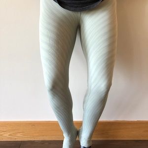 Alo Highwaisted Printed Airbrush legging
